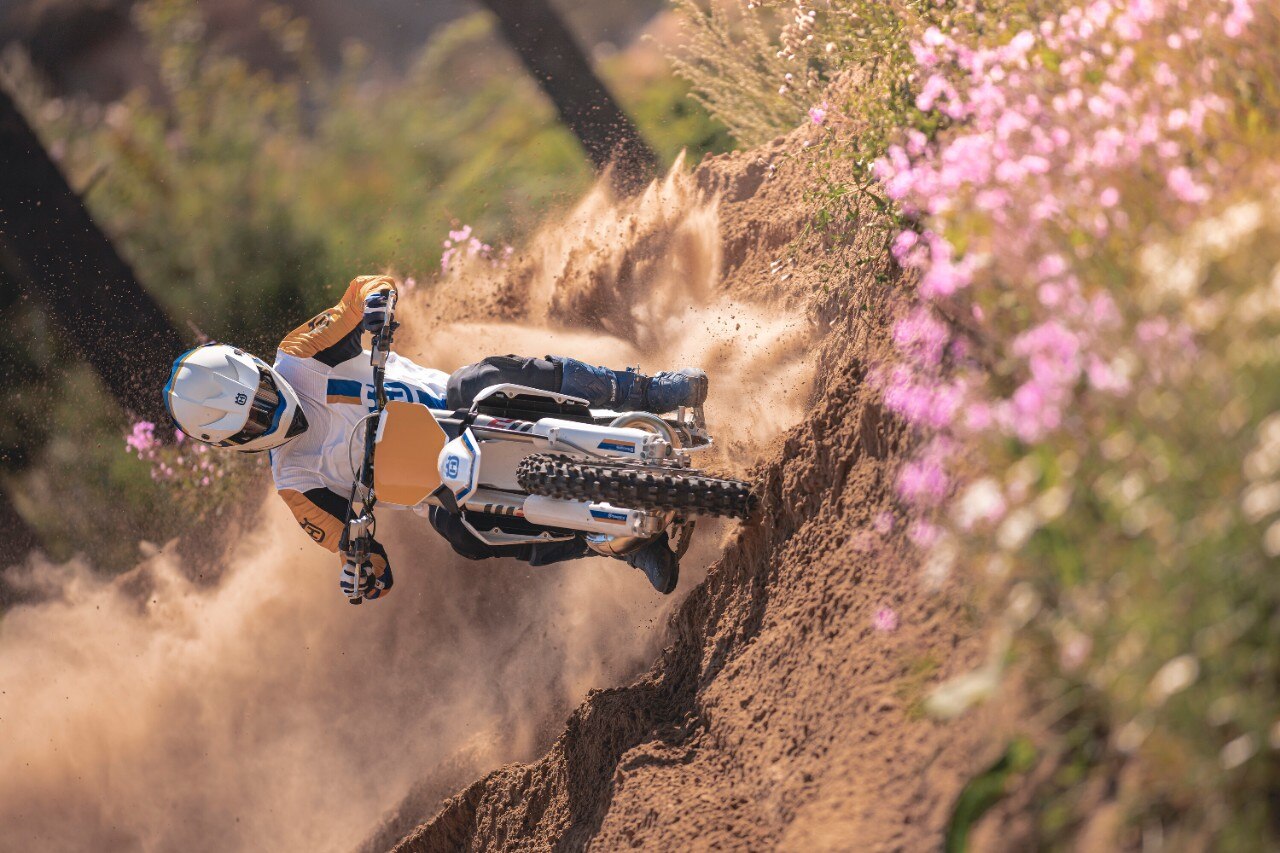 Husqvarna presenta la gamma 2023 in versione “Heritage” 